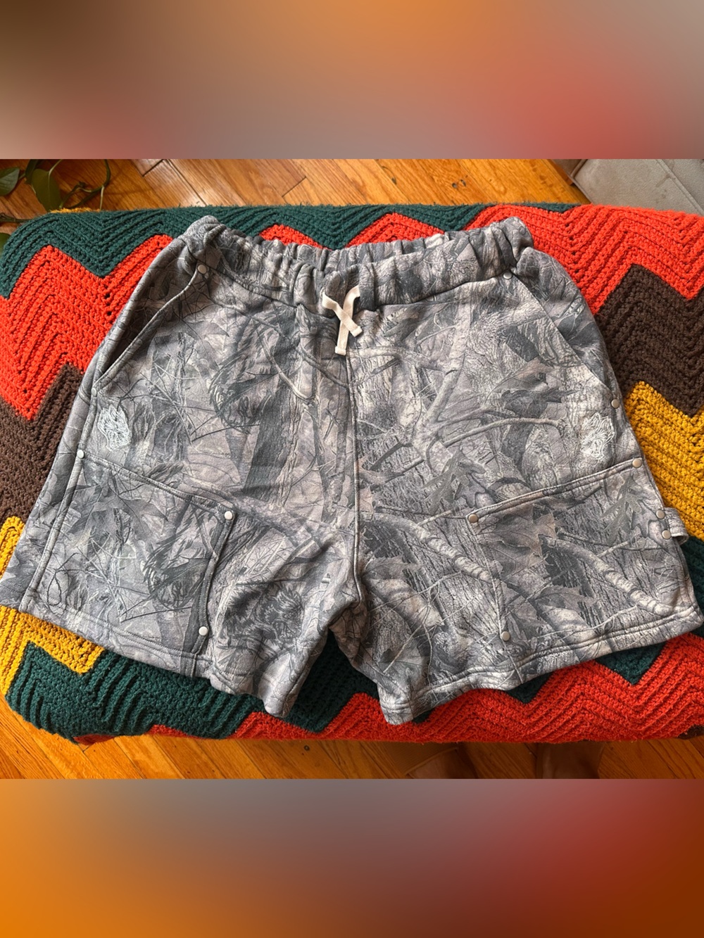 DARC SPORT WOLVES CAMO RELAXED SHORTS SIZE SMALL